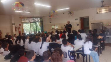 O professor de Karate, sensei Silvio Rodrigues, ministrou na segunda-feira (27), uma palestra na Escola Municipal Cristiano Carvalho, bairro Nogueira.