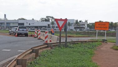 Em virtude de obras, a Secretaria Municipal de Trânsito e Mobilidade Urbana de Barretos informa que ocorreu a interdição do tráfego de veículos na alça de acesso à rodovia Brigadeiro Faria Lima