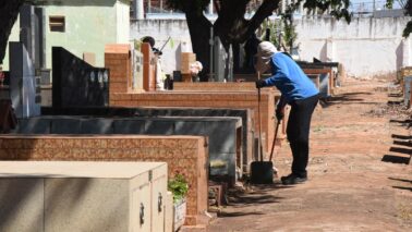 Manutenção em túmulos para Finados só até esta quinta-feira