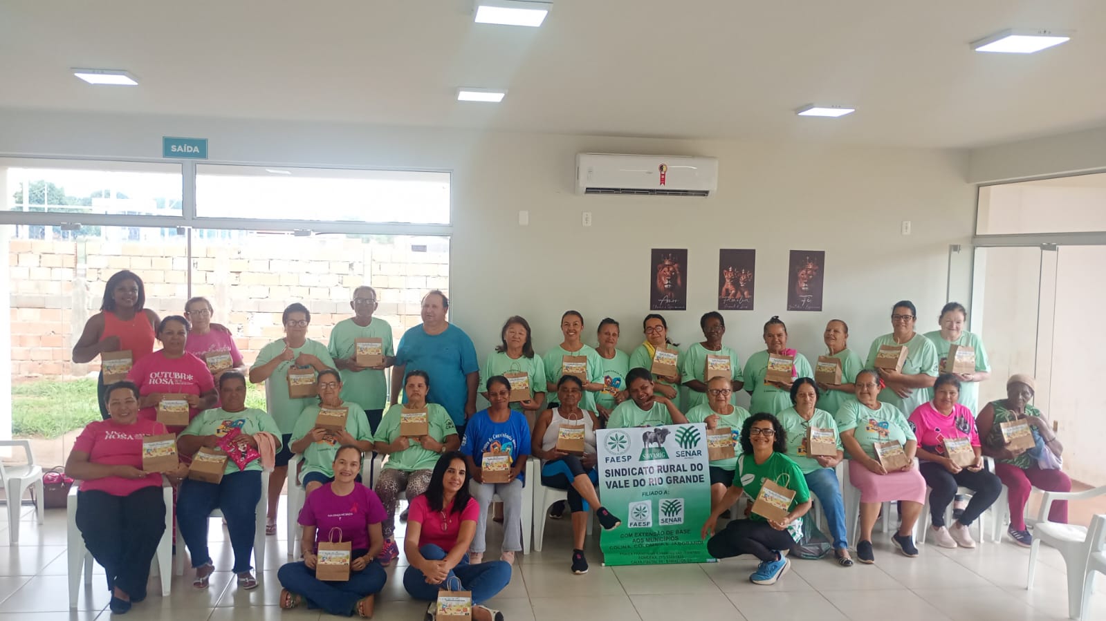 Moradores de Colômbia participam de Gincana Recreativa e Esportiva