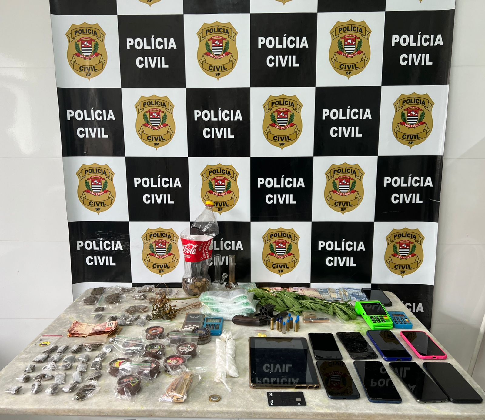 Operação resulta na prisão de três por tráfico e associação em Colômbia