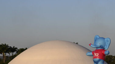 Mascote do Hospital de Amor está instalado na cúpula do Congresso Nacional (Foto: Agência Senado)