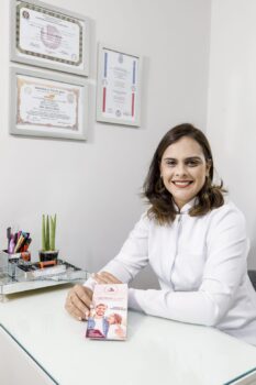 Aline é cirurgiã-dentista em Barretos e integrante da ABHA (Foto: Divulgação)