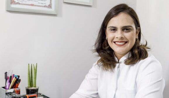 Aline é cirurgiã-dentista em Barretos e integrante da ABHA (Foto: Divulgação)