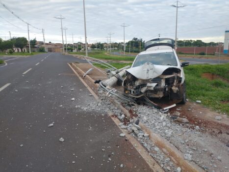 Avenida das Nações é um dos locais em que carro derrubou postes de energia (Foto: Arquivo)