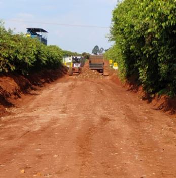 estradas rural Após anos sem solução, através de uma parceria entre a Prefeitura de Barretos, com as empresas Tereos, Raízen, Viralcool, Cutrale, CATI, Secretaria de Agricultura e Meio Ambiente, Frigorífico Gonzales, Sindicato Rural e L & S Caçambas do Japonês das Caçambas