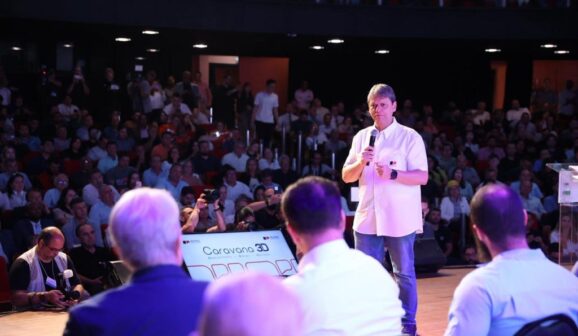 Governador Tarcísio de Freitas na Caravana 3 D, na região de Rio Preto (Foto: Agência Sp Notícias)