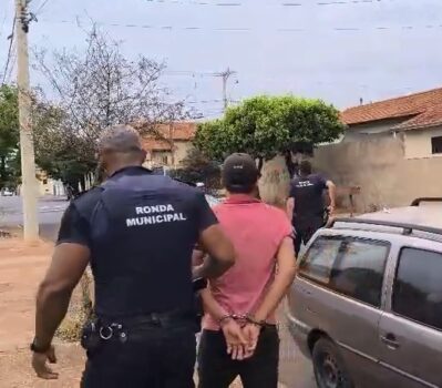 Homem é detido pela Ronda Municipal após invadir UBS em Barretos (Foto: O Diário de Barretos)