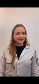 Ana Júlia Lazarin Torrezan, estudante do 8º período do curso de medicina da FACISB, orientada pela profª Barbara Sgavioli  Massucato Entre sonhos e solidão: os bastidores silenciosos da formação médica