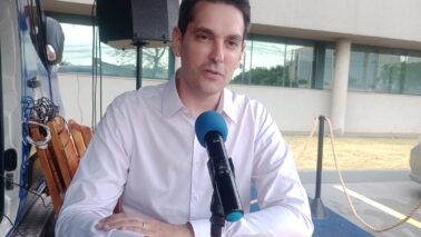 Médico Idam Júnior durante entrevista no projeto Rádio na Rua (Foto: O Diário)