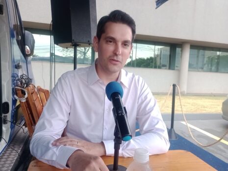 Médico Idam Júnior durante entrevista no projeto Rádio na Rua (Foto: O Diário) Médico Idam Júnior durante entrevista no projeto Rádio na Rua (Foto: O Diário)