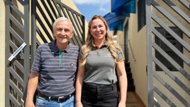 Roberto Arutim, do Sincomercio, com Daniella Moreira, da JUCESP (Foto: Divulgação)