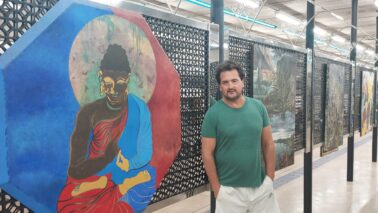 Luciano convida para a exposição de quadros de sua autoria no centro universitário (Foto: Divulgação)