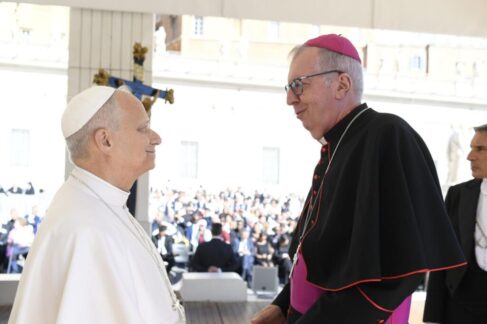 Papa Leão com o bispo dom Milton no Vaticano (Foto: Reprodução Diocese de Barretos) Papa Leão com o bispo dom Milton no Vaticano (Foto: Reprodução Diocese de Barretos)