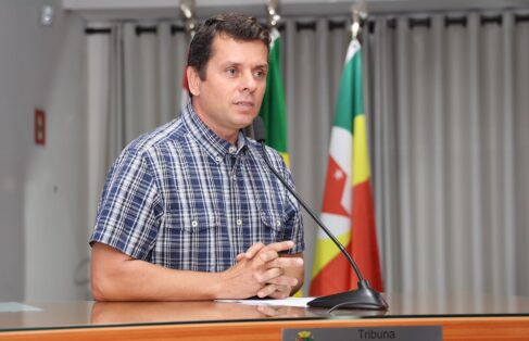 Ricardo Bodinho em pronunciamento na tribuna da Câmara (Foto: Comunicação Câmara) Ricardo Bodinho em pronunciamento na tribuna da Câmara (Foto: Comunicação Câmara)