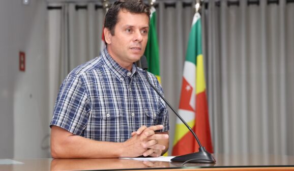 Ricardo Bodinho em pronunciamento na tribuna da Câmara (Foto: Comunicação Câmara)