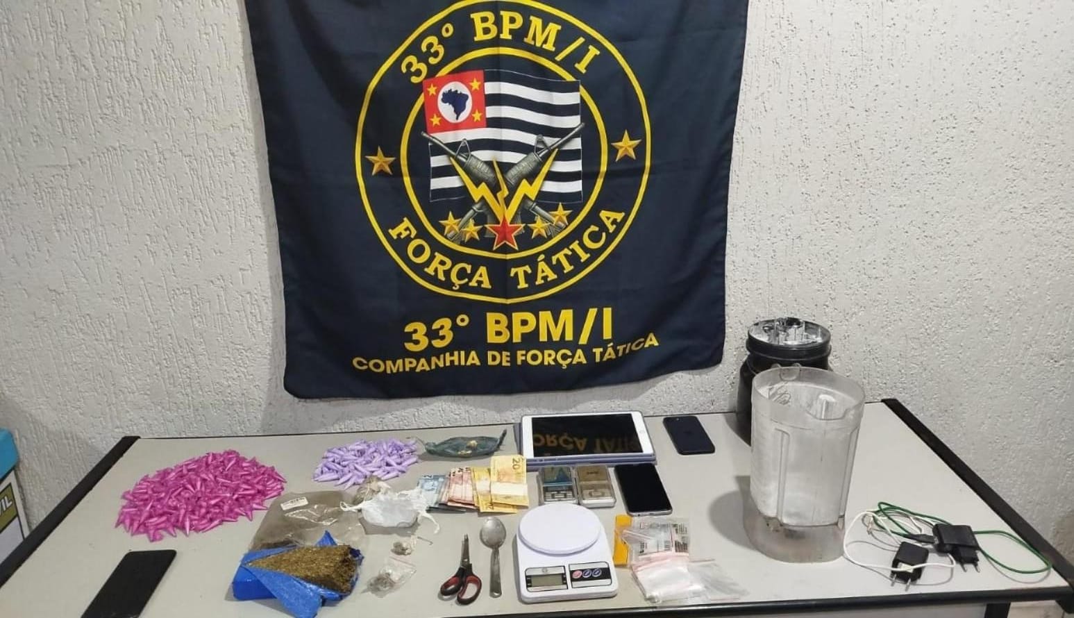 Polícia Militar detém  suspeitos na prática de tráfico