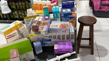 Polícia Civil detém comerciante por venda de rações e medicamentos veterinários vencidos (Foto: O Diário de Barretos)