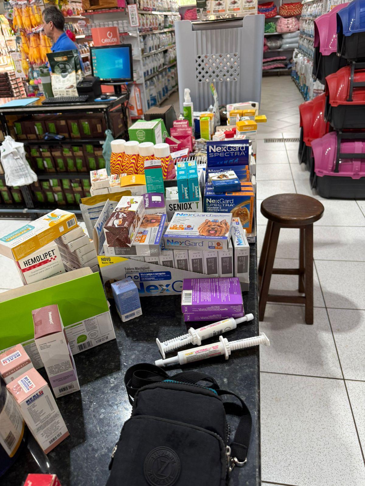 Polícia Civil detém comerciante por venda de rações e medicamentos veterinários vencidos