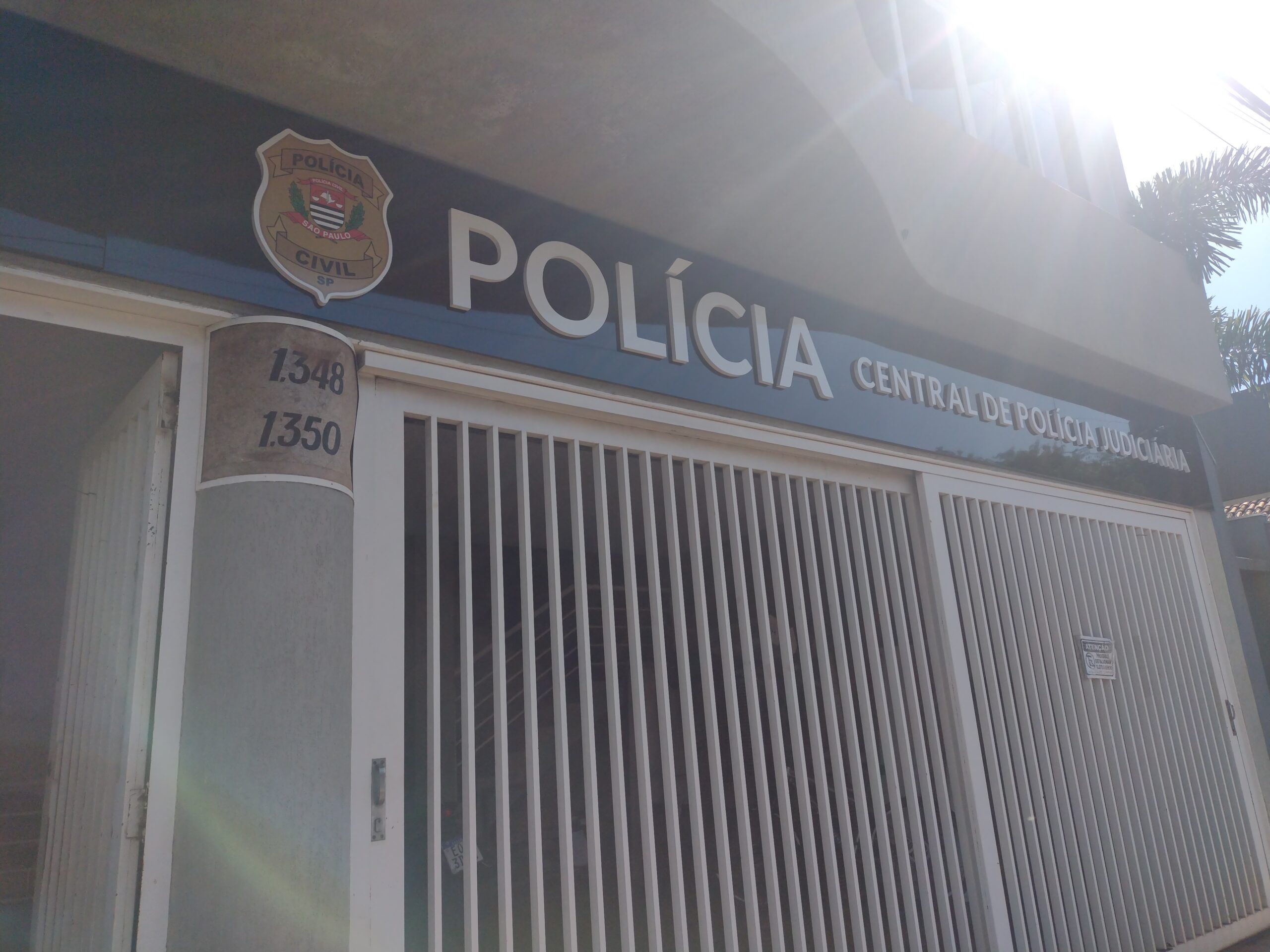 Professor procura a polícia e denuncia estelionato