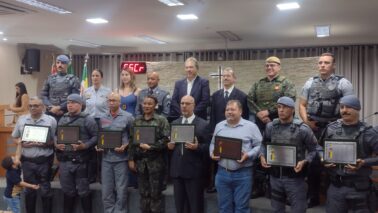 Policiais são homenageados pela Câmara com o Diploma “Policial do Ano 2.025” (Foto: O Diário de Barretos)