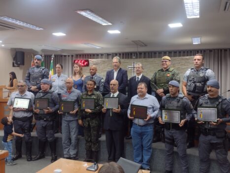 Policiais são homenageados pela Câmara com o Diploma “Policial do Ano 2.025” (Foto: O Diário de Barretos)