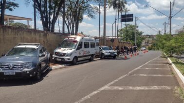 Operação conjunta Polícia Militar e Detran fiscaliza motociclistas em Barretos (Foto: O Diário de Barretos)