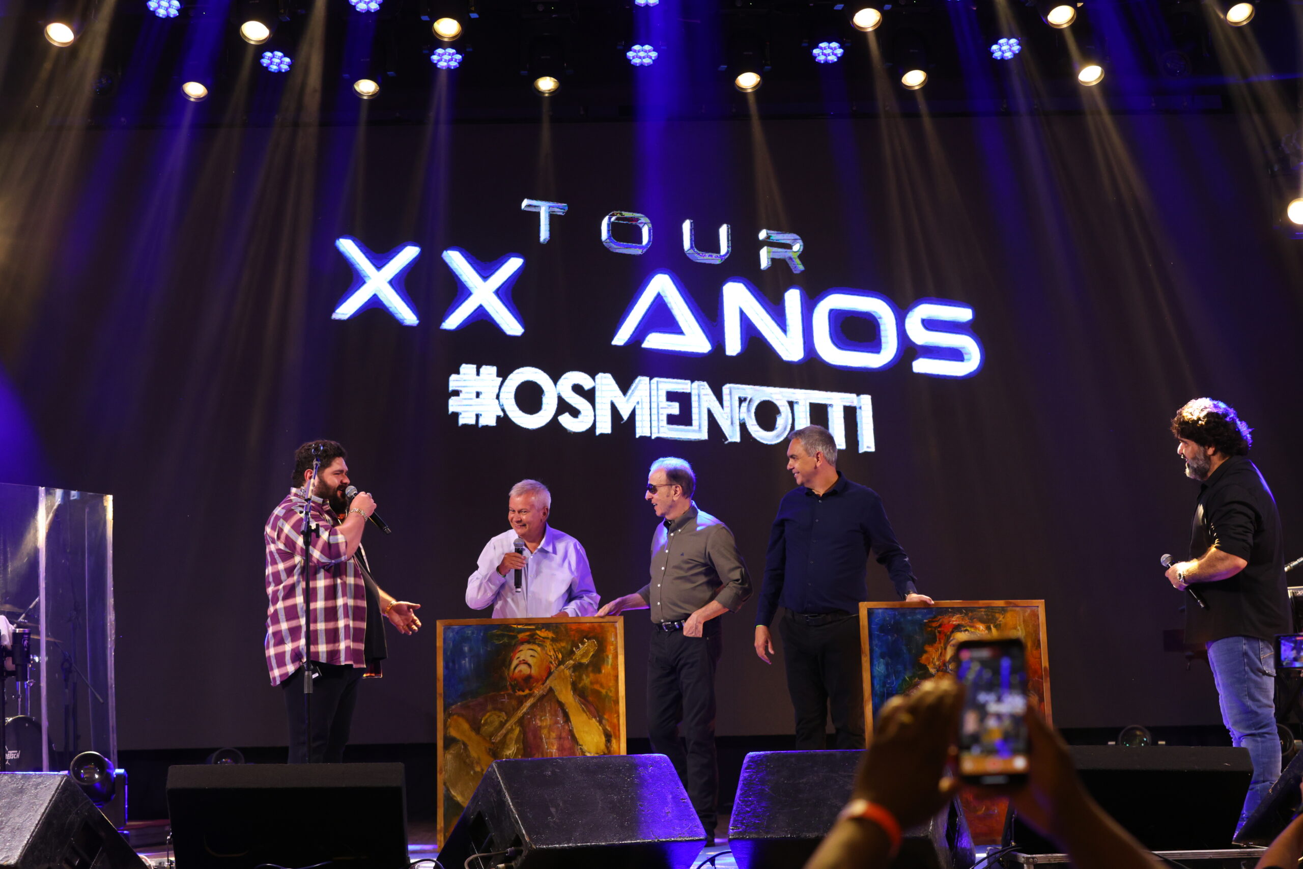 Cantores doam shows em Barretos para Hospital de Amor