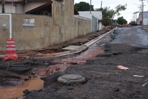 Famílias que residem em imóveis afetados pela enchente recebem visitas para verificação da situação