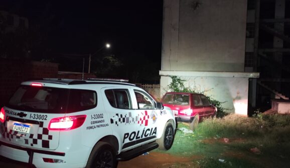 Carro furtado é encontrado pela PM no conjunto José Faleiros (Foto: O Diário de Barretos)