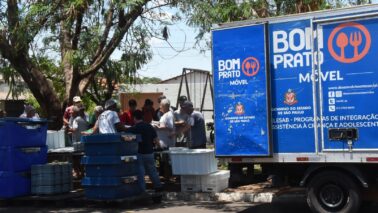 Unidade móvel do Bom Prato inicia atendimento no Barretos II 