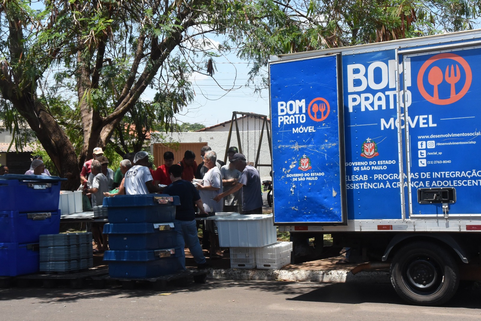 Unidade móvel do Bom Prato inicia atendimento no Barretos II 