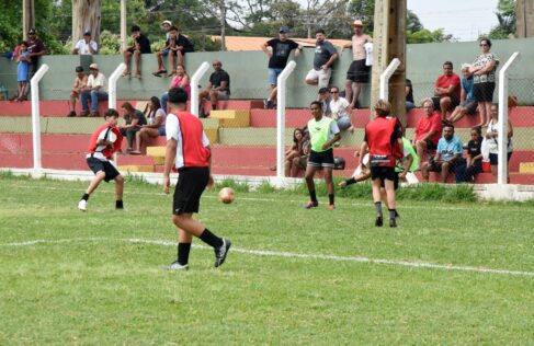 Avaliação do BEC reúne jovens no Rochão durante feriado