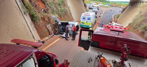 Bombeiros são acionados para acidente em viaduto da Faria Lima (Foto: O Diário de Barretos)