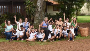 Abraço ao jatobá marca início de projeto ambiental