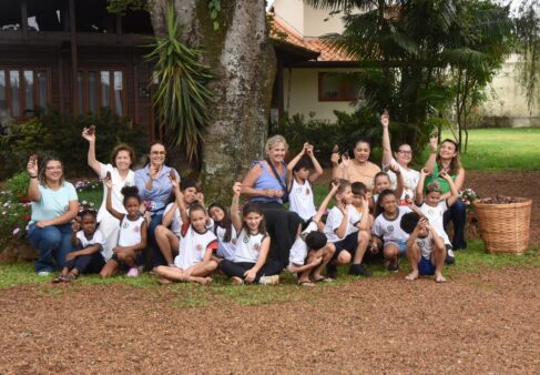 Abraço ao jatobá marca início de projeto ambiental