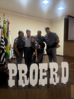 TRABALHO: Policiais da área do Batalhão de Barretos que atuam no PROERD (Foto: Divulgação)