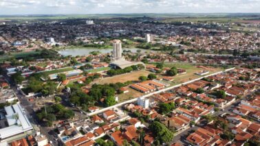 Objetivo é conscientizar sobre a importância da limpeza e conservação da cidade (Foto: Leandro Campos)