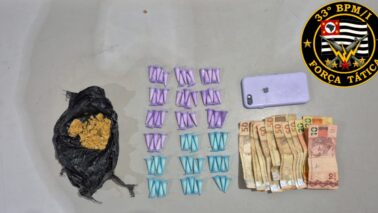 Polícia Militar detém suspeito na prática de tráfico de entorpecente (Foto: O Diário de Barretos) Polícia Militar detém suspeito na prática de tráfico de entorpecente (Foto: O Diário de Barretos)