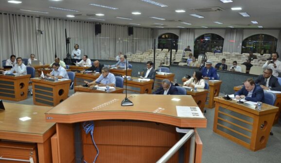 Vereadores durante a sessão ordinária realizada na noite de segunda-feira, dia 3 (Foto: Comunicação Câmara)