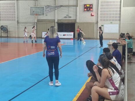Time da técnica Cynthia venceu São Bernardo no ginásio do América
