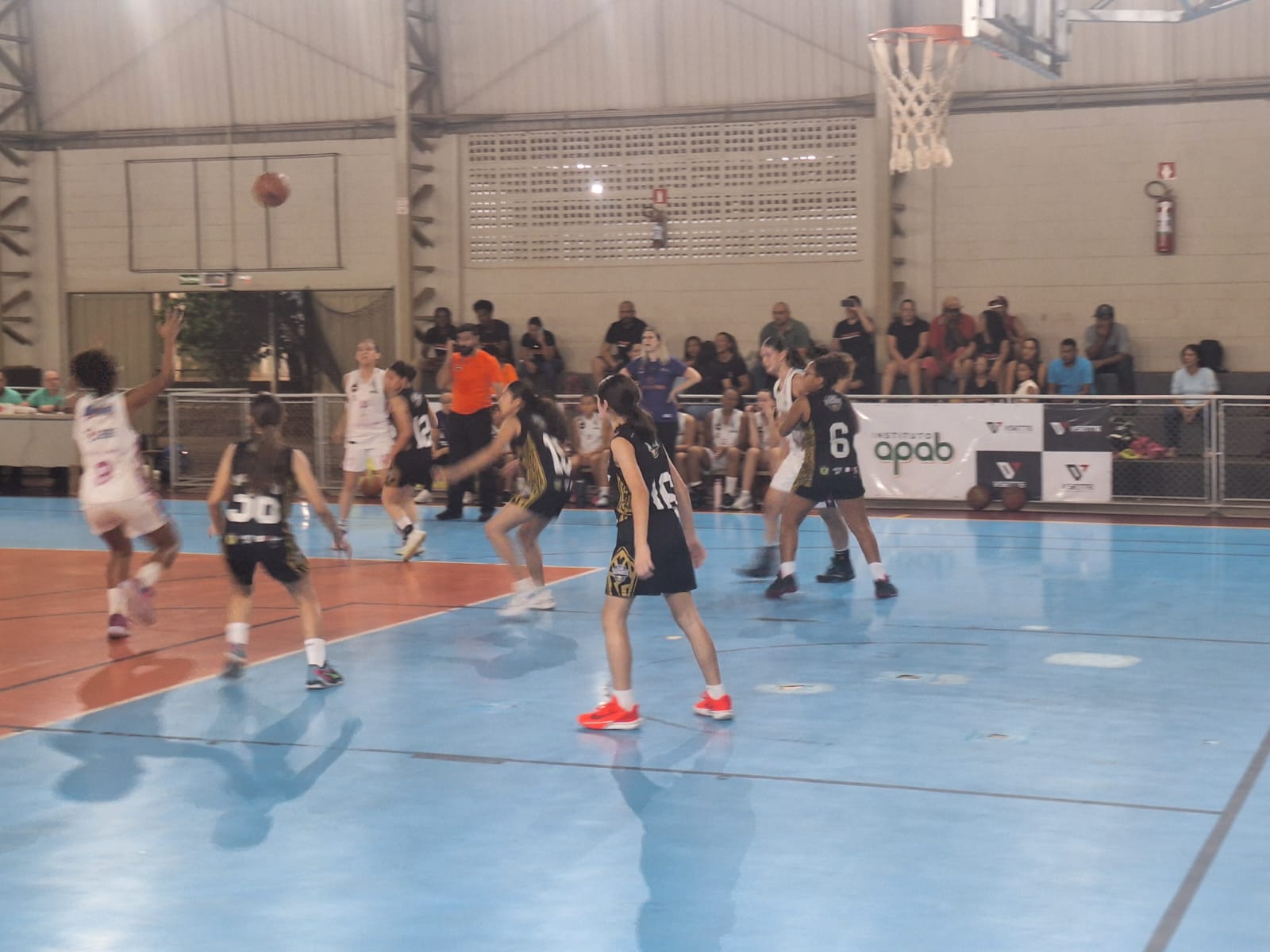 Equipes Sub-13 e Sub-14 de basquete feminino disputam finais