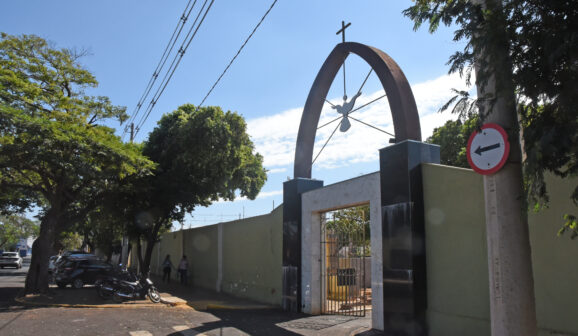 Os cemitérios municipais e privado de Barretos terão um horário especial de funcionamento neste domingo (9), em virtude do Dia dos Pais.