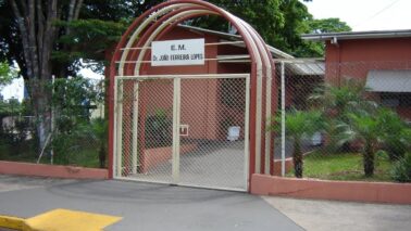 Escola João Ferreira Lopes é uma das unidades com programa de Educação de Jovens e Adultos (Foto: Divulgação)