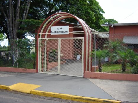 Escola João Ferreira Lopes é uma das unidades com programa de Educação de Jovens e Adultos (Foto: Divulgação)