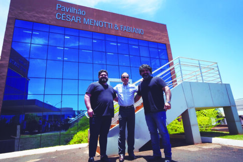 Dupla sertaneja é homenageada e dá nome a pavilhão no HA