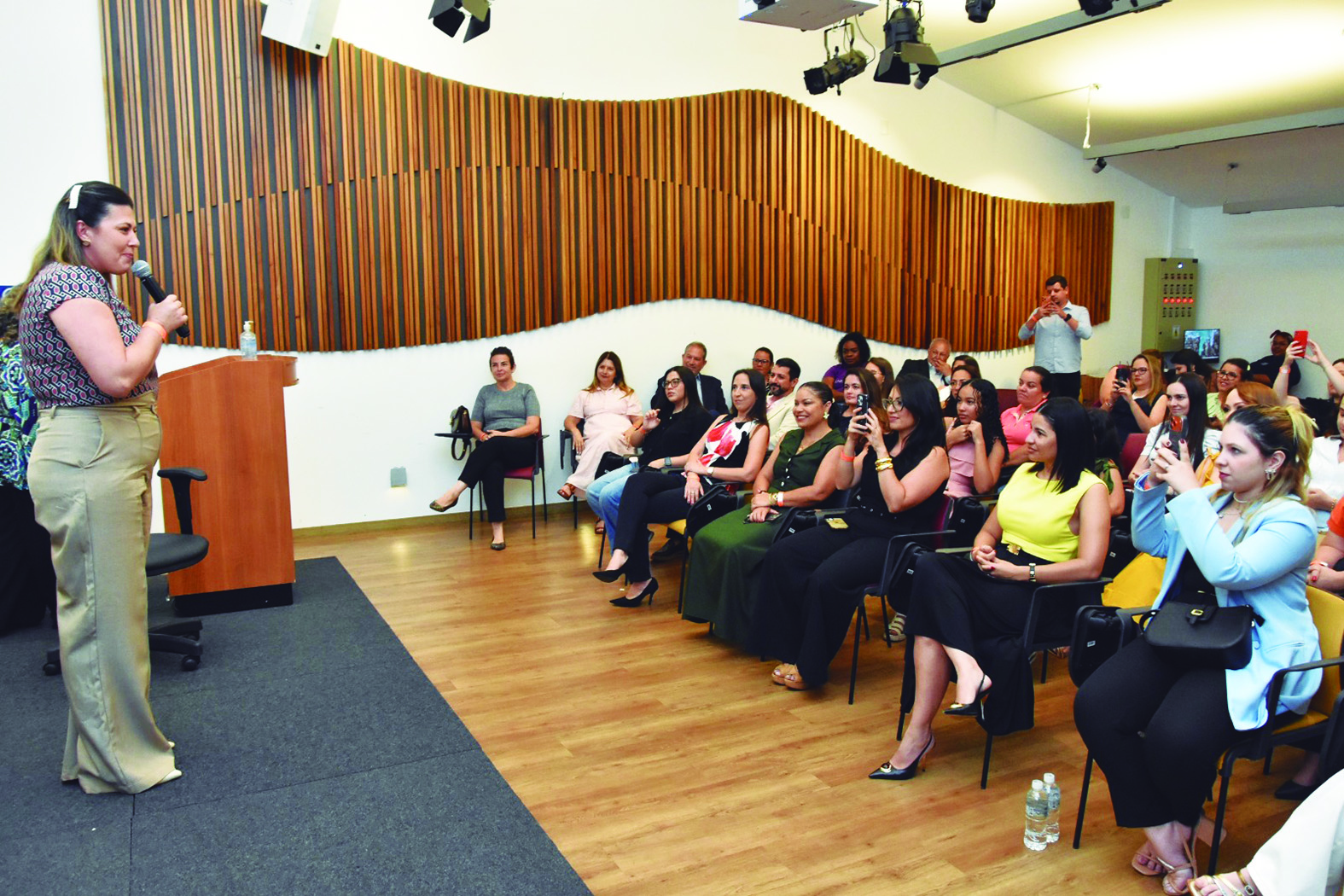 Primeiro Fórum Feminino reúne empreendedoras do município