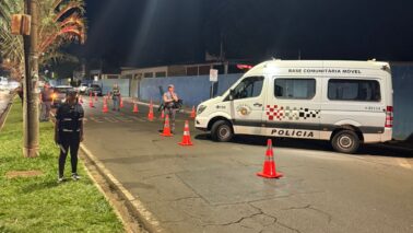 Fiscalização da PM na via Conselheiro Antonio Prado, em Barretos (Foto: Divulgação)