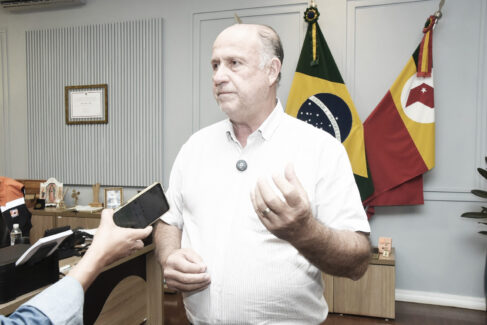 Descarga irregular de água da chuva no esgoto gera colapso durante temporal