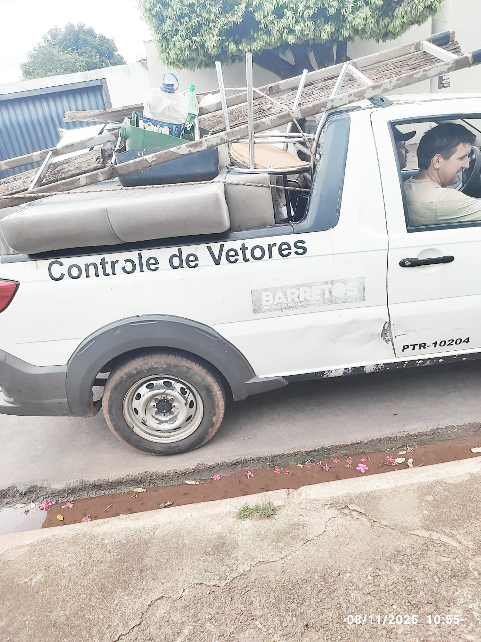 Dia D retira seis caminhões de entulho e elimina focos da dengue